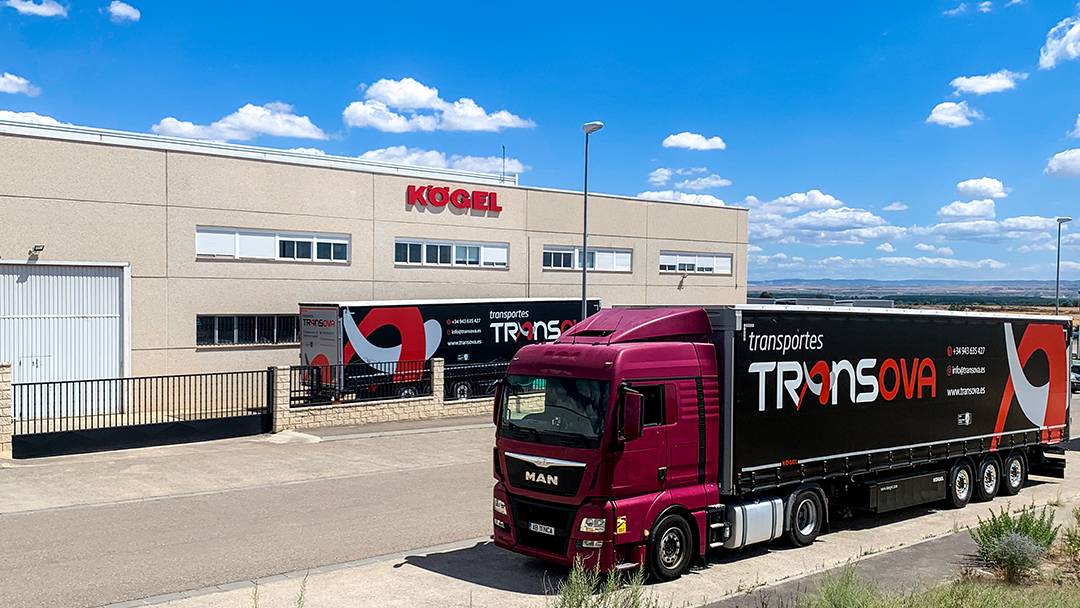 Leicht, flexibel, robust: spanisches Unternehmen Transova setzt auf Kögel Cargo FlexiUse