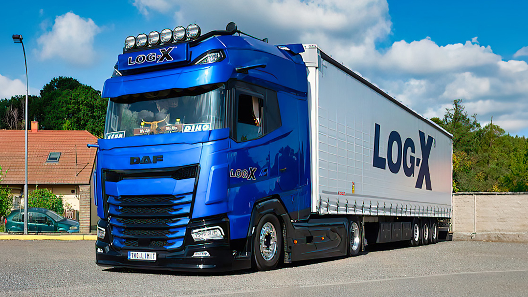 Una partnership collaudata da dieci anni: Il fornitore di servizi di trasporto Log-X acquista altri 19 Kögel Mega